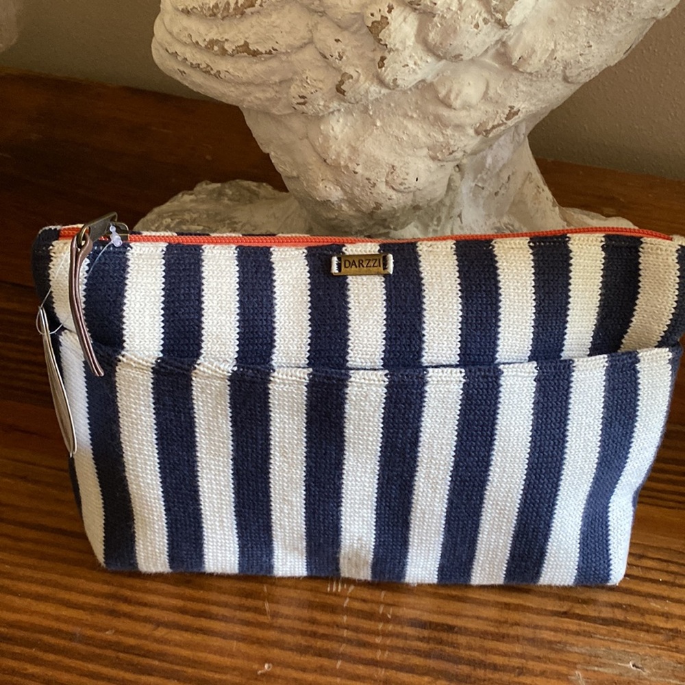 Darzzi vivacious vertical striped pouch!